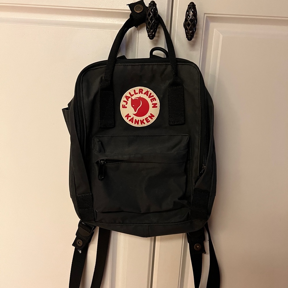 Fjallraven kanken mini in black